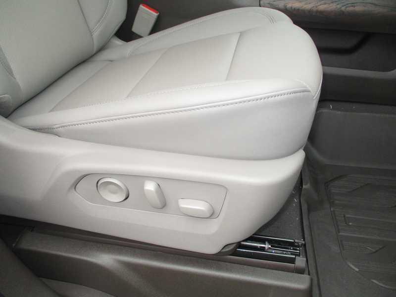 GMC Sierra 1500 SLT Crew Cab 4WD 2026