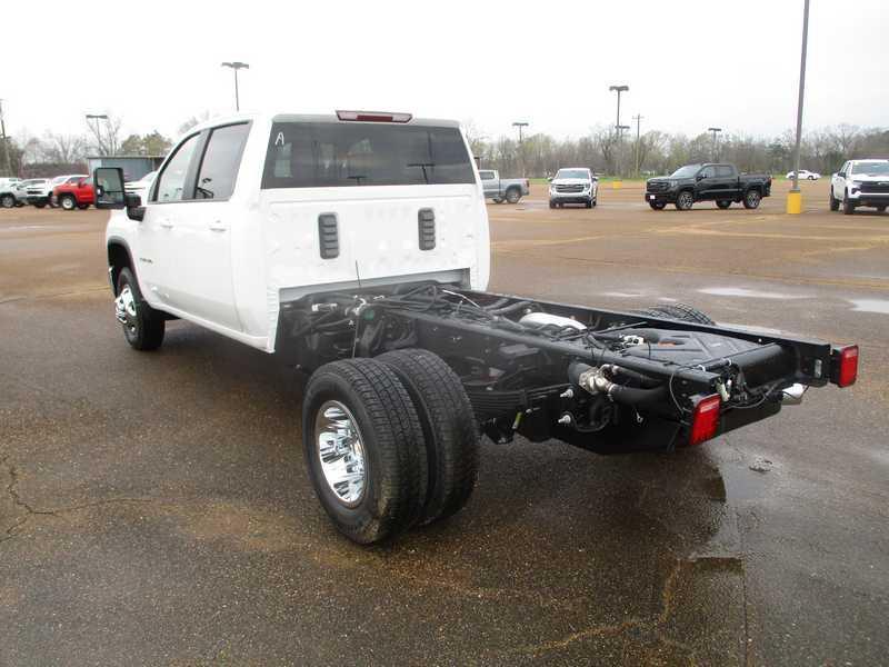 Chevrolet Silverado 3500HD LT Crew Cab 4WD 2026