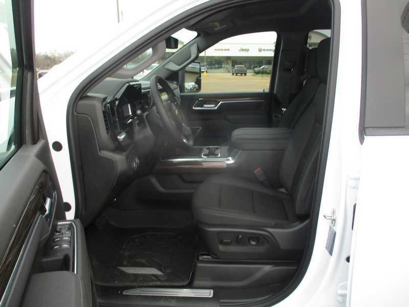 Chevrolet Silverado 3500HD LT Crew Cab 4WD 2026