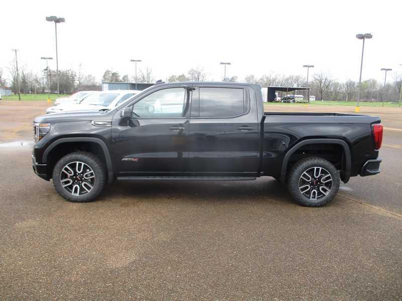 GMC Sierra 1500 AT4 Crew Cab 4WD 2026