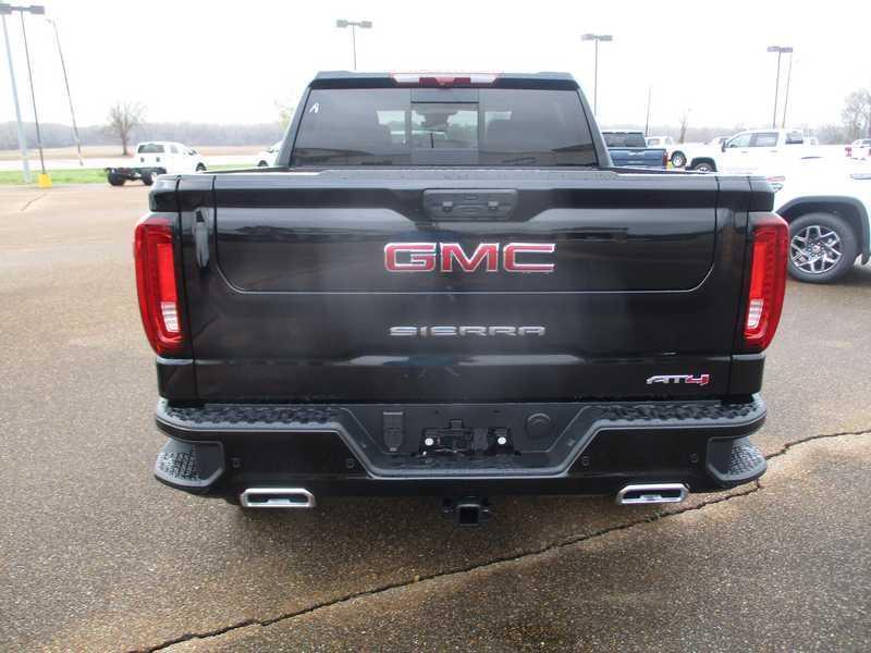 GMC Sierra 1500 AT4 Crew Cab 4WD 2026
