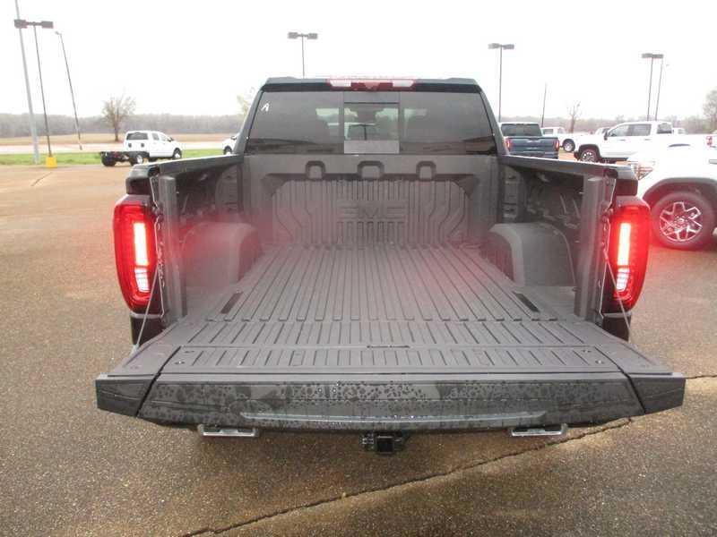 GMC Sierra 1500 AT4 Crew Cab 4WD 2026