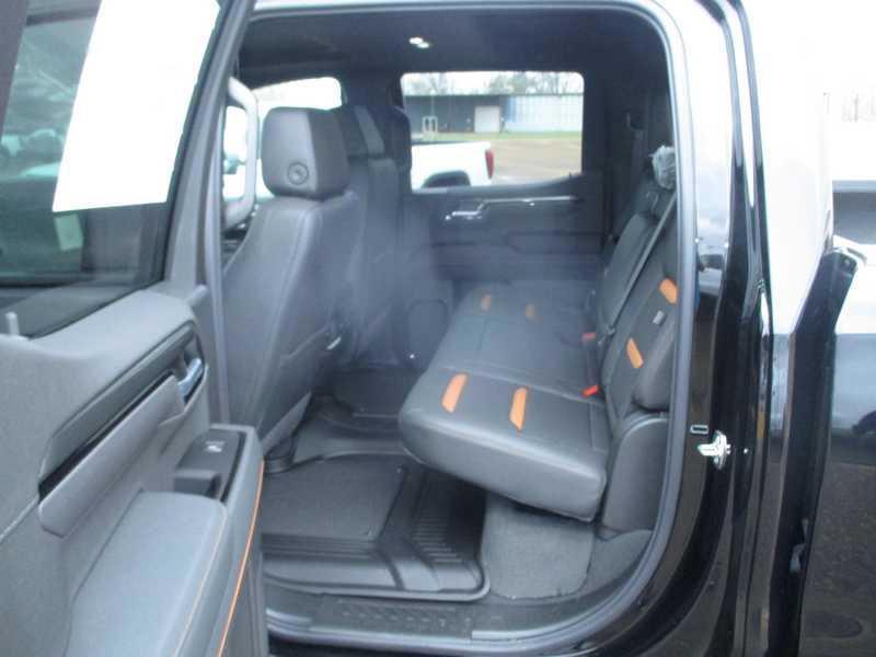 GMC Sierra 1500 AT4 Crew Cab 4WD 2026