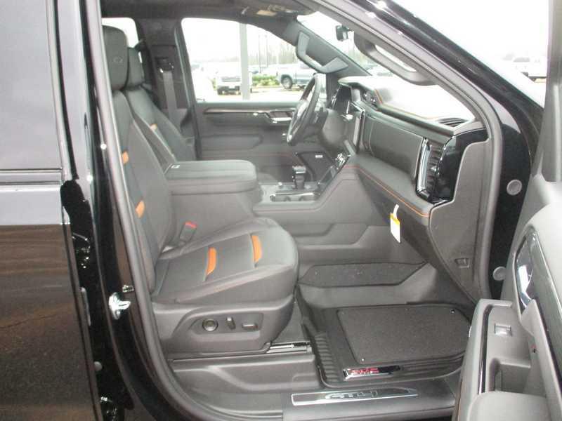 GMC Sierra 1500 AT4 Crew Cab 4WD 2026