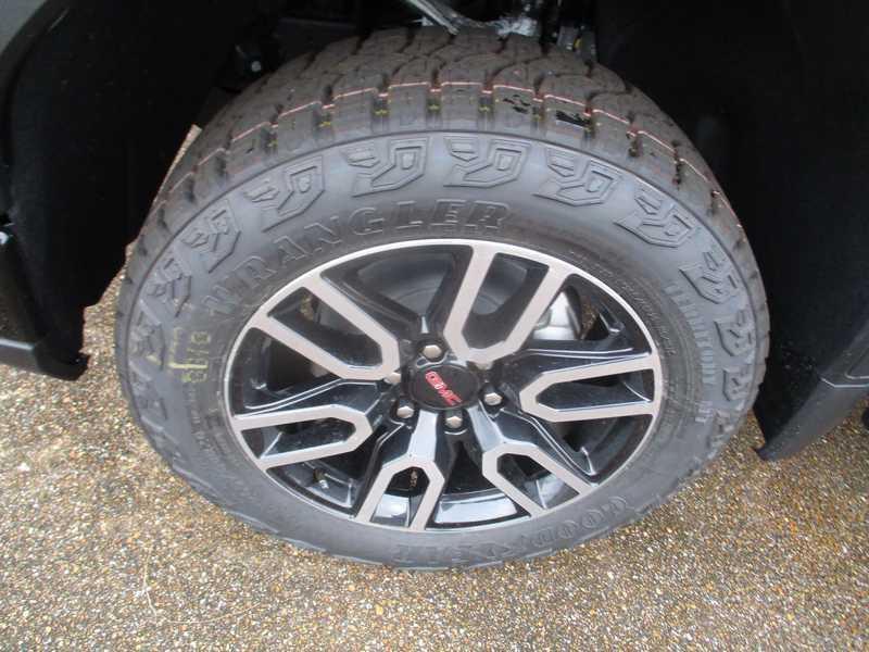 GMC Sierra 1500 AT4 Crew Cab 4WD 2026