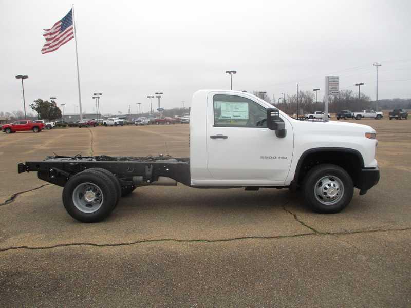 Chevrolet 3500 Chassis-Cabs Reg Cab 135.5" WB 2026