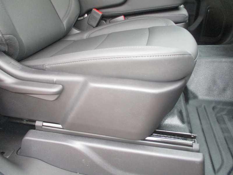 Chevrolet 3500 Chassis-Cabs Reg Cab 135.5" WB 2026