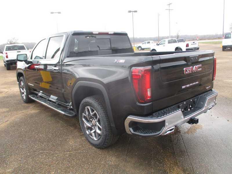 GMC Sierra 1500 SLT Crew Cab 4WD 2026