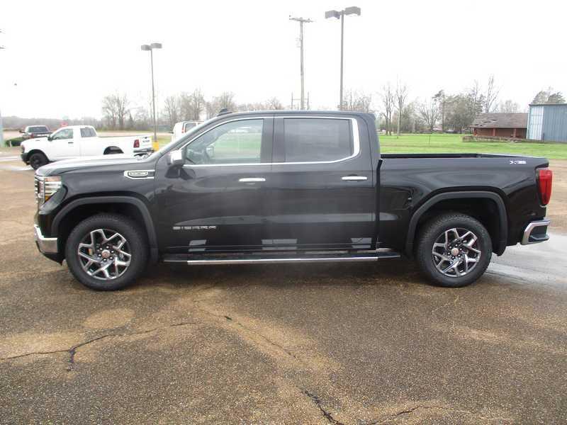 GMC Sierra 1500 SLT Crew Cab 4WD 2026