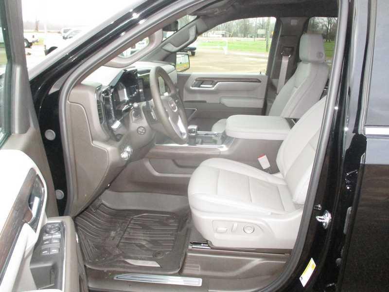 GMC Sierra 1500 SLT Crew Cab 4WD 2026