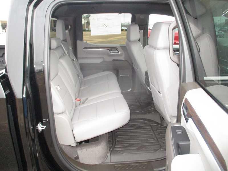 GMC Sierra 1500 SLT Crew Cab 4WD 2026