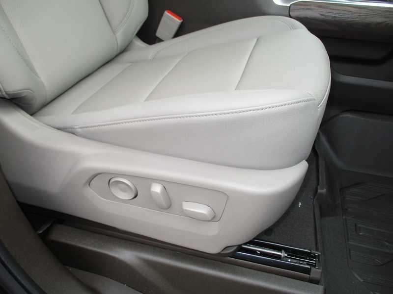 GMC Sierra 1500 SLT Crew Cab 4WD 2026