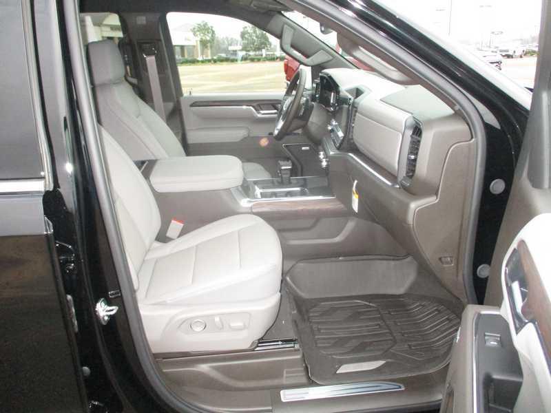 GMC Sierra 1500 SLT Crew Cab 4WD 2026