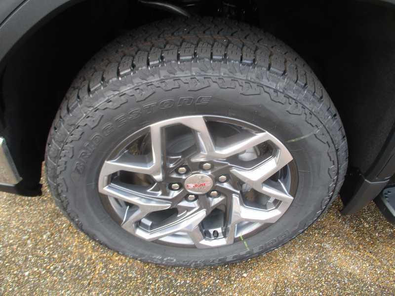 GMC Sierra 1500 SLT Crew Cab 4WD 2026