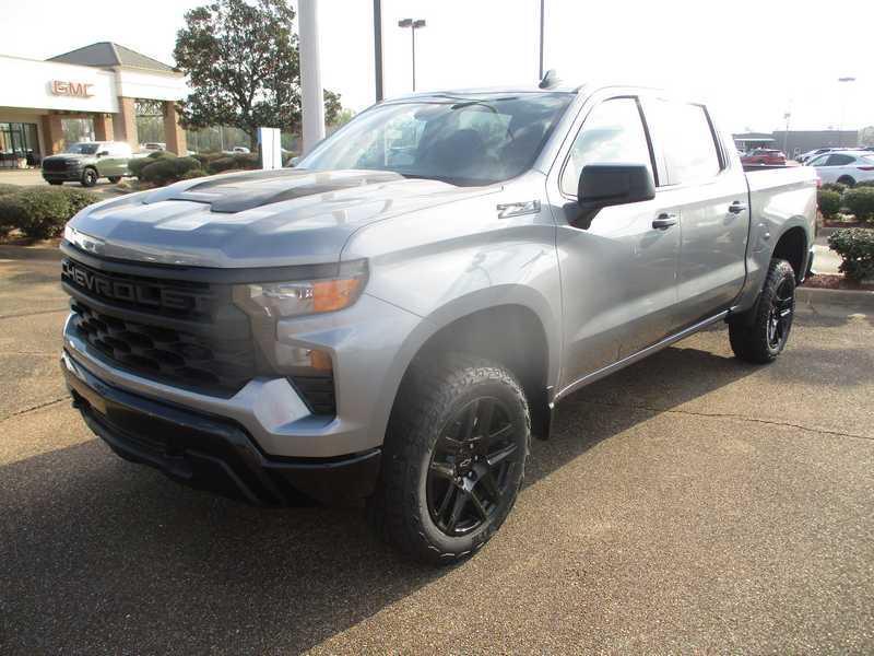 Chevrolet Silverado 1500 Trail Boss Custom Crew Cab 4WD 2026