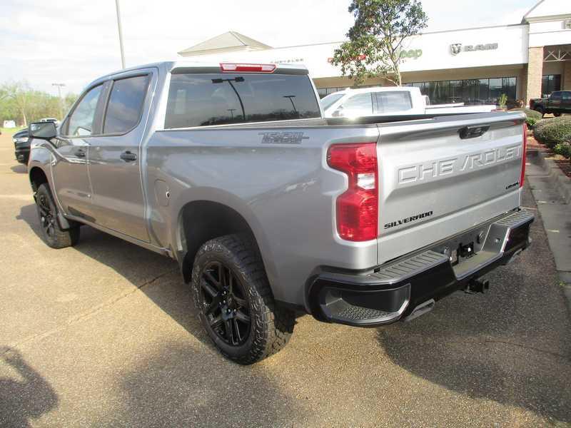 Chevrolet Silverado 1500 Trail Boss Custom Crew Cab 4WD 2026