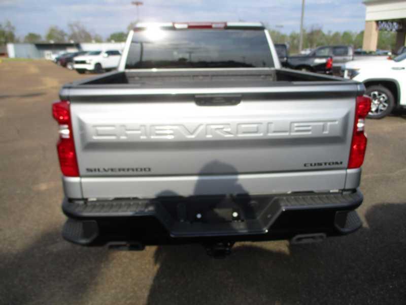 Chevrolet Silverado 1500 Trail Boss Custom Crew Cab 4WD 2026