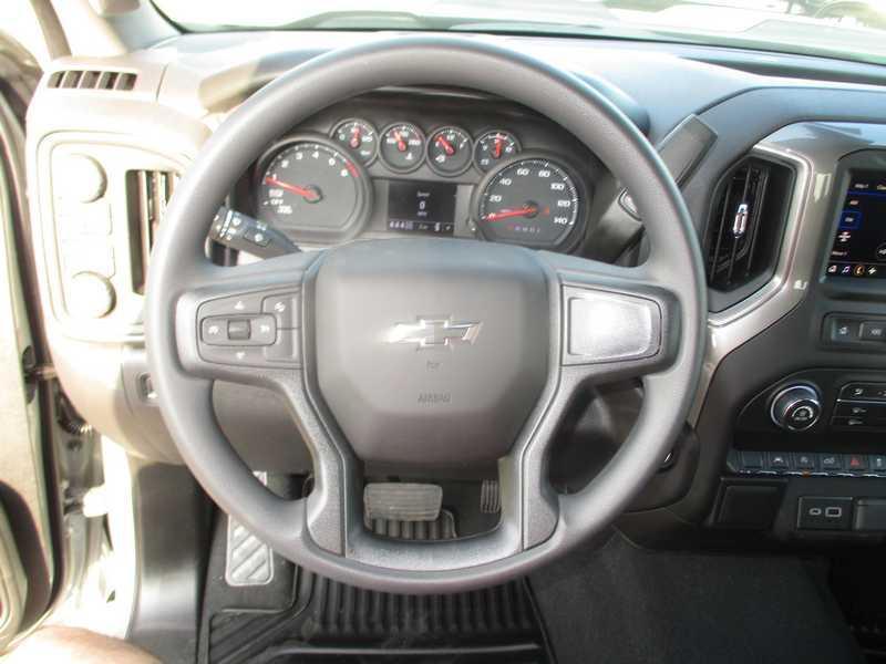 Chevrolet Silverado 1500 Trail Boss Custom Crew Cab 4WD 2026