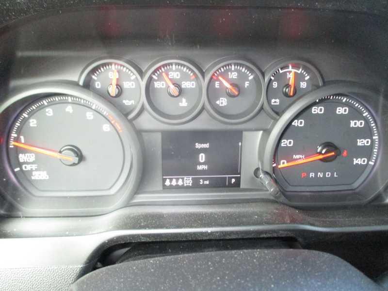 Chevrolet Silverado 1500 Trail Boss Custom Crew Cab 4WD 2026