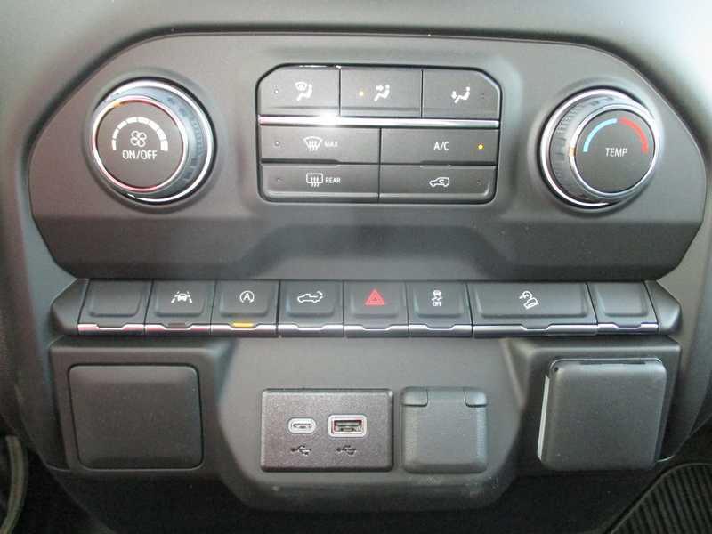 Chevrolet Silverado 1500 Trail Boss Custom Crew Cab 4WD 2026