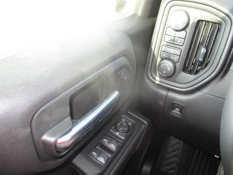 Chevrolet Silverado 1500 Trail Boss Custom Crew Cab 4WD 2026