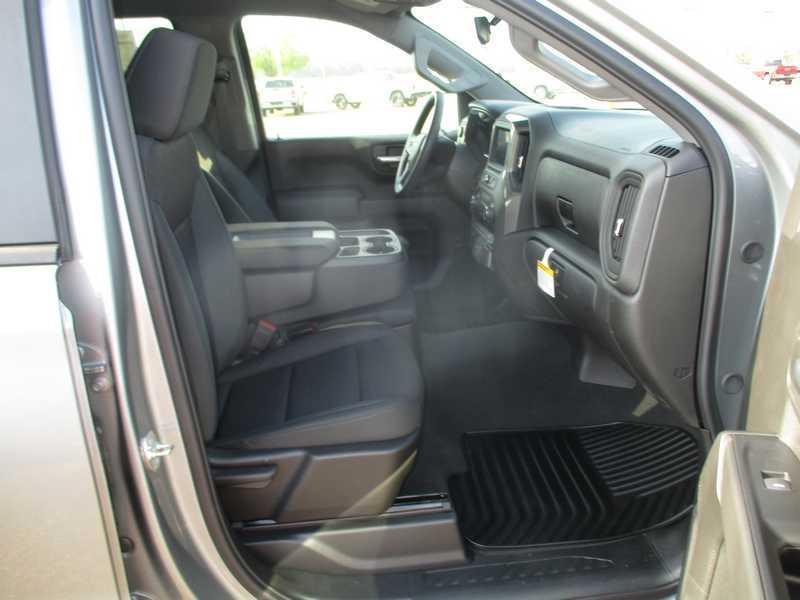 Chevrolet Silverado 1500 Trail Boss Custom Crew Cab 4WD 2026