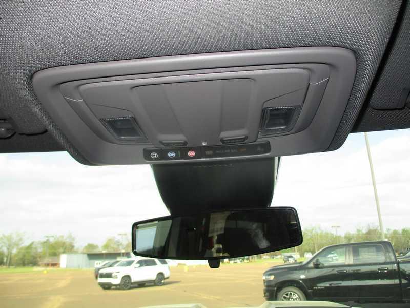 Chevrolet Silverado 1500 Trail Boss Custom Crew Cab 4WD 2026