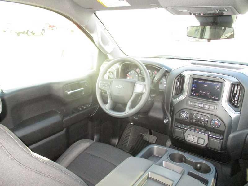 Chevrolet Silverado 1500 Trail Boss Custom Crew Cab 4WD 2026