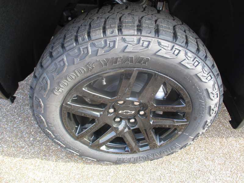 Chevrolet Silverado 1500 Trail Boss Custom Crew Cab 4WD 2026