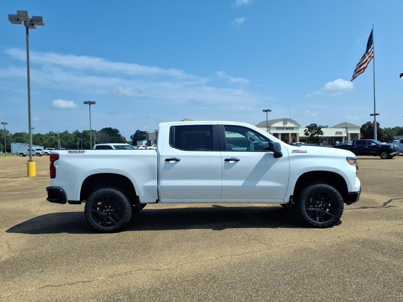 Chevrolet Silverado 1500 Trail Boss Custom Crew Cab 4WD 2026