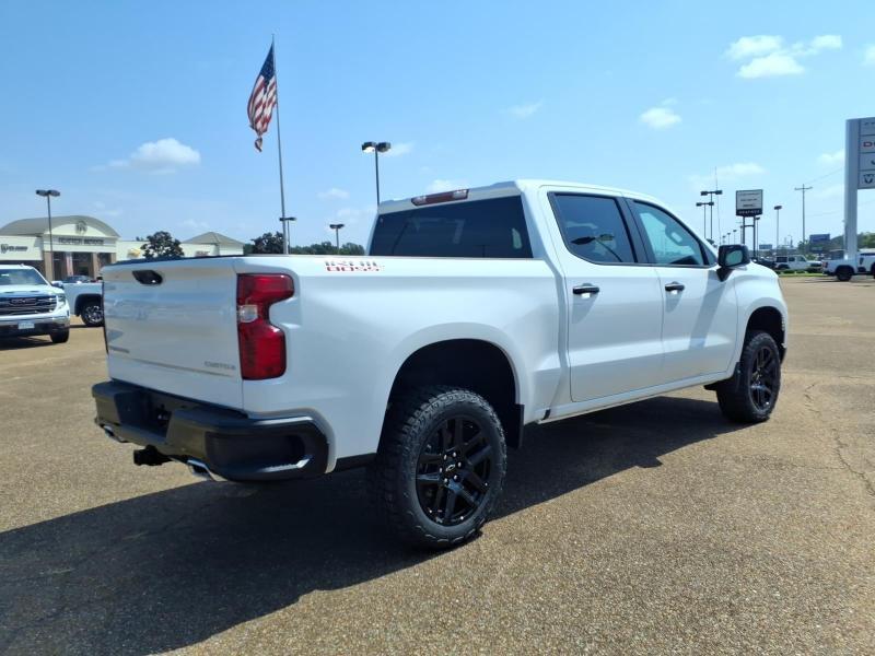 Chevrolet Silverado 1500 Trail Boss Custom Crew Cab 4WD 2026