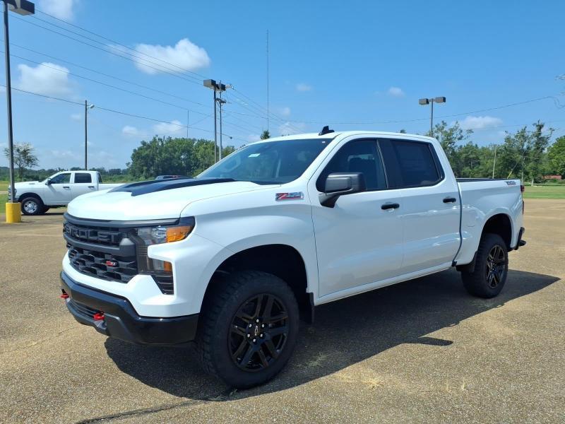 Chevrolet Silverado 1500 Trail Boss Custom Crew Cab 4WD 2026