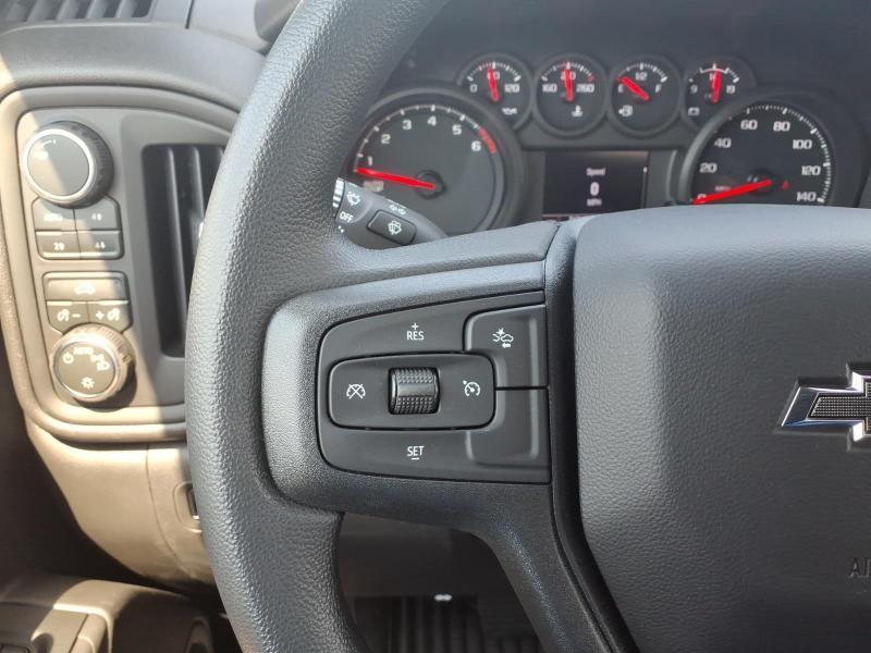 Chevrolet Silverado 1500 Trail Boss Custom Crew Cab 4WD 2026
