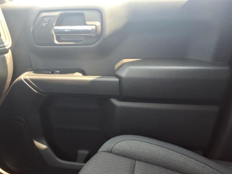 Chevrolet Silverado 1500 Trail Boss Custom Crew Cab 4WD 2026