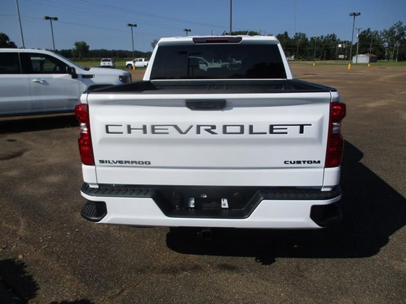 Chevrolet Silverado 1500 Custom Crew Cab 4WD 2026