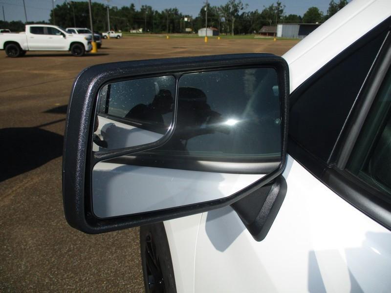 Chevrolet Silverado 1500 Custom Crew Cab 4WD 2026