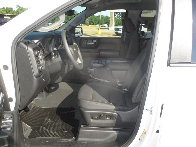 Chevrolet Silverado 1500 Custom Crew Cab 4WD 2026