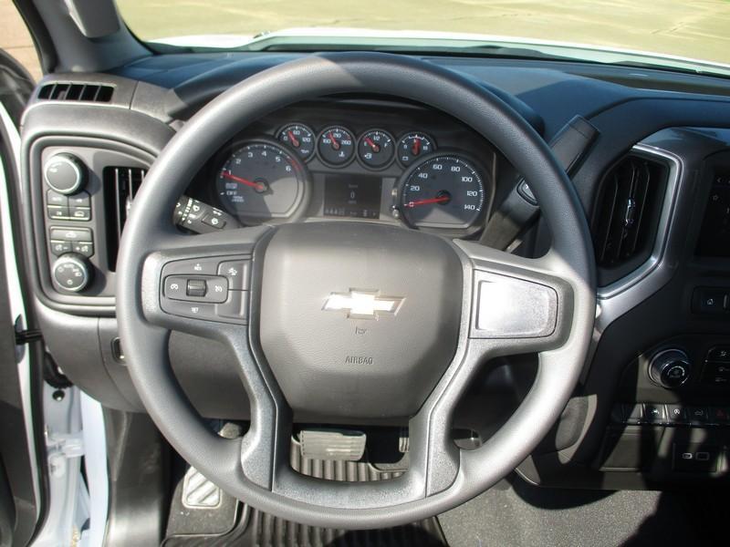 Chevrolet Silverado 1500 Custom Crew Cab 4WD 2026