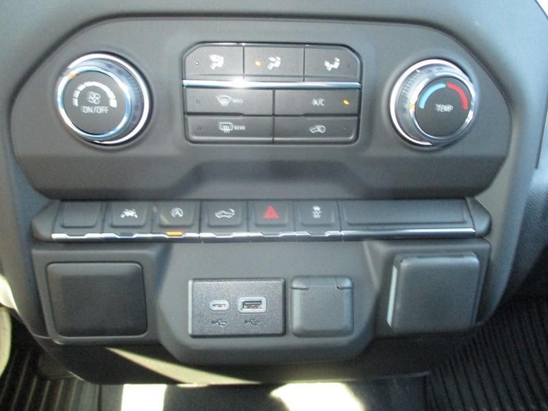 Chevrolet Silverado 1500 Custom Crew Cab 4WD 2026