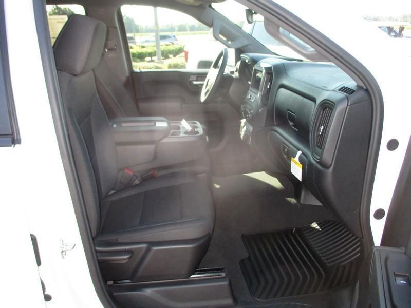 Chevrolet Silverado 1500 Custom Crew Cab 4WD 2026