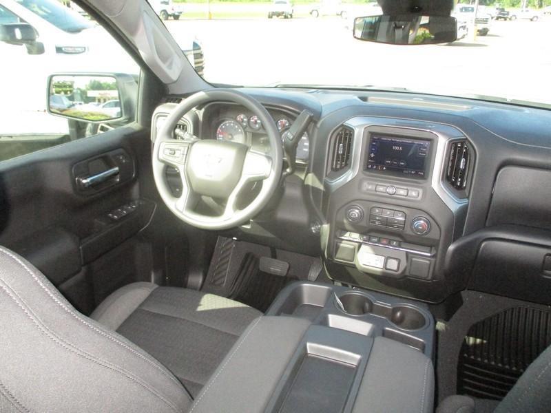 Chevrolet Silverado 1500 Custom Crew Cab 4WD 2026