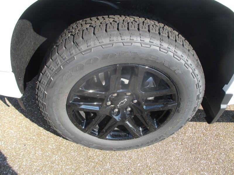 Chevrolet Silverado 1500 Custom Crew Cab 4WD 2026