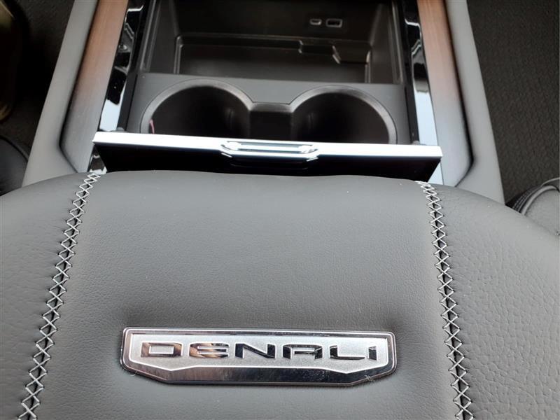 GMC Yukon Denali 4WD 2026