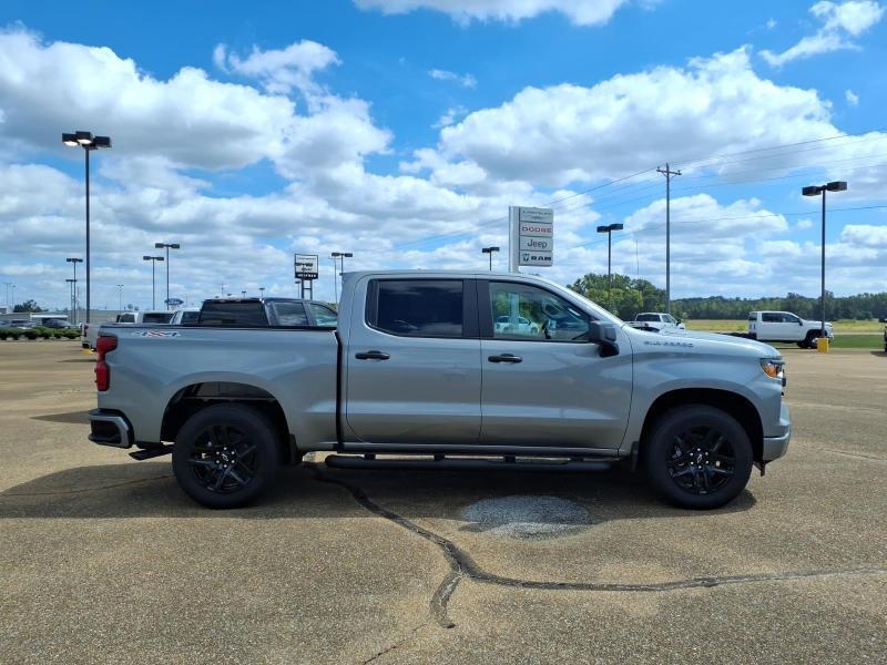 Chevrolet Silverado 1500 Custom Crew Cab 4WD 2026