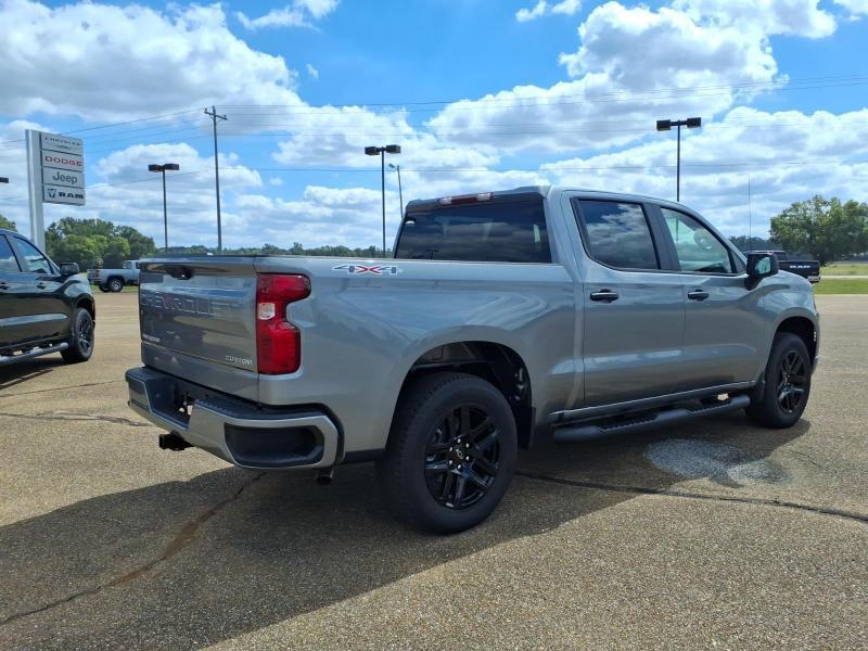 Chevrolet Silverado 1500 Custom Crew Cab 4WD 2026
