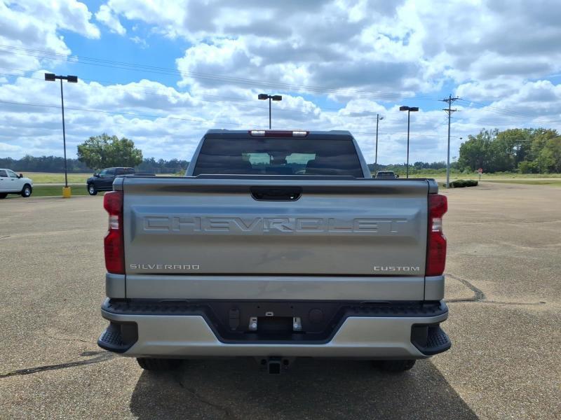 Chevrolet Silverado 1500 Custom Crew Cab 4WD 2026