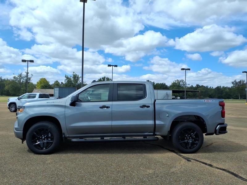 Chevrolet Silverado 1500 Custom Crew Cab 4WD 2026