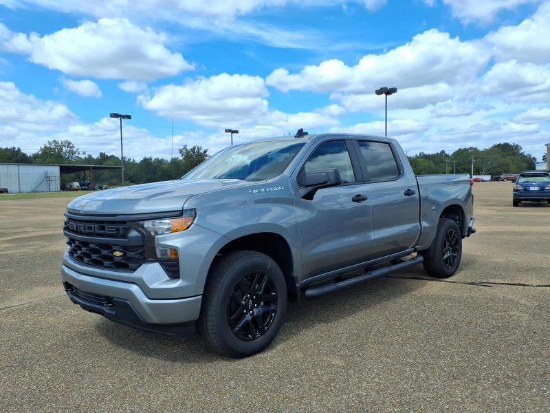 Chevrolet Silverado 1500 Custom Crew Cab 4WD 2026