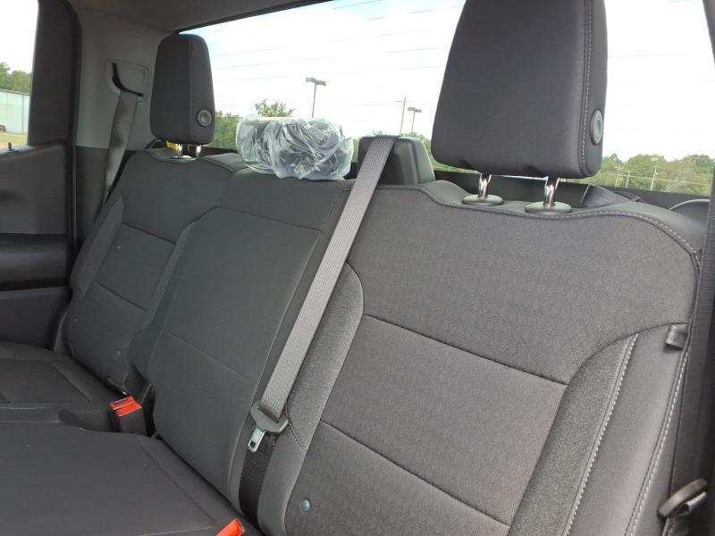 Chevrolet Silverado 1500 Custom Crew Cab 4WD 2026