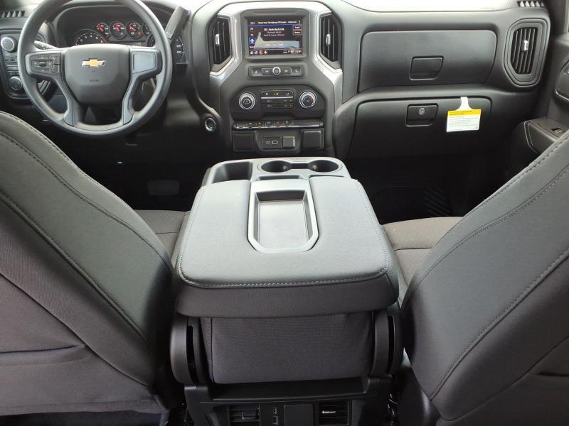 Chevrolet Silverado 1500 Custom Crew Cab 4WD 2026